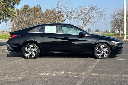 2025 Hyundai ELANTRA SEL