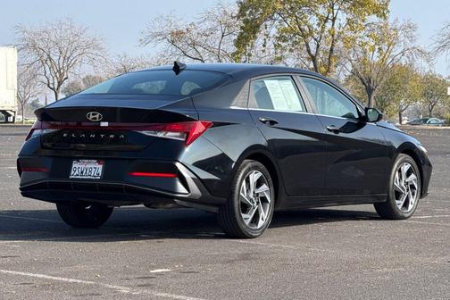 2025 Hyundai ELANTRA SEL