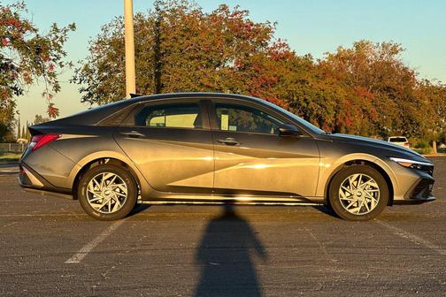 2026 Hyundai ELANTRA HEV Blue