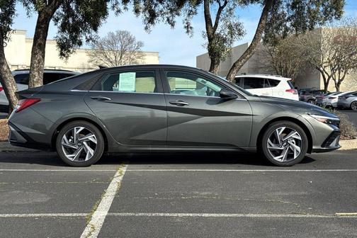 2025 Hyundai ELANTRA HEV Limited