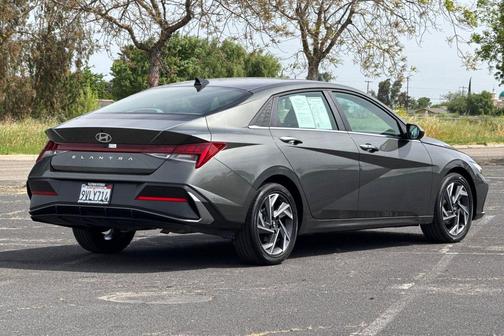 2025 Hyundai ELANTRA SEL