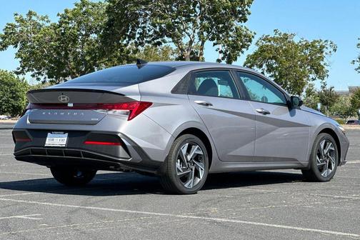2025 Hyundai ELANTRA HEV SEL Sport
