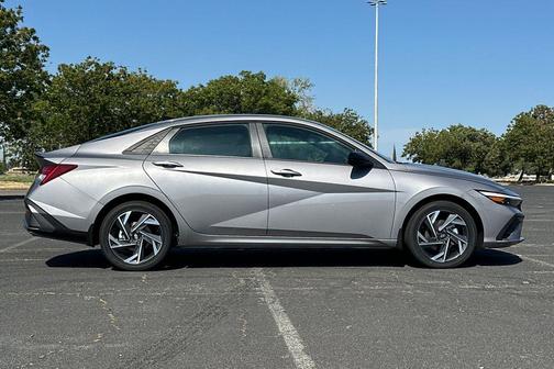 2025 Hyundai ELANTRA HEV SEL Sport