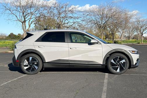 2026 Hyundai IONIQ 5 SE