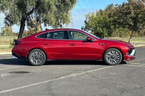2025 Hyundai SONATA Hybrid Limited