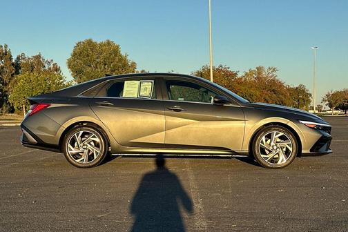 2025 Hyundai ELANTRA SEL