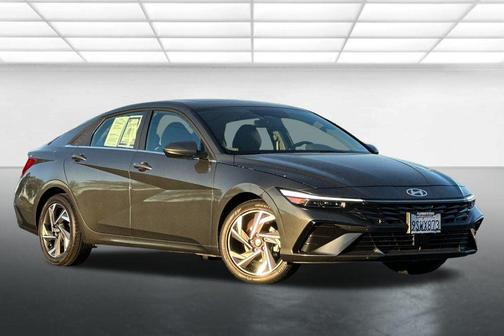 2025 Hyundai ELANTRA SEL