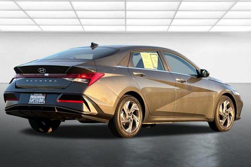 2025 Hyundai ELANTRA SEL