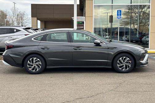 2026 Hyundai SONATA Hybrid Base