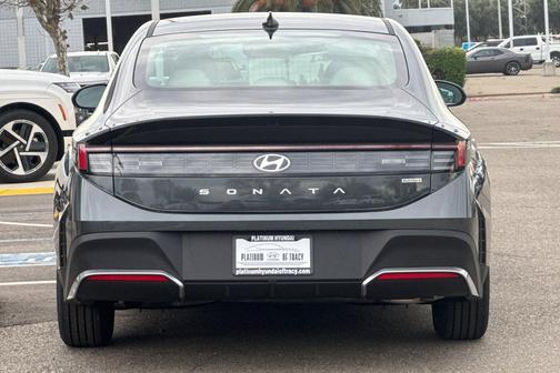 2026 Hyundai SONATA Hybrid Base