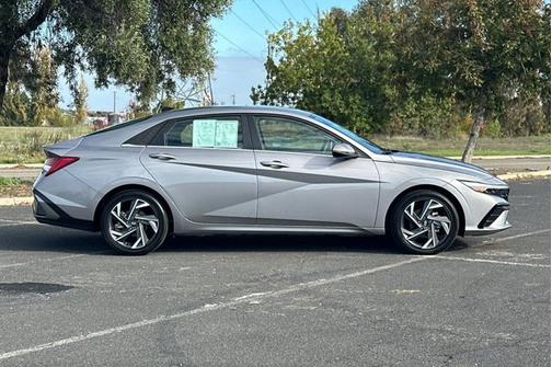 2025 Hyundai ELANTRA HEV Limited