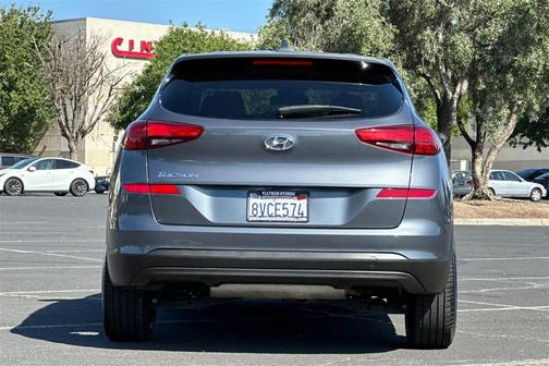 2021 Hyundai TUCSON SE
