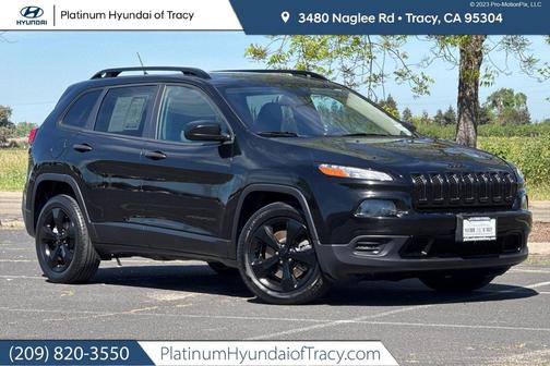 Diamond Black Crystal Pearlcoat 2017 Jeep Cherokee Altitude