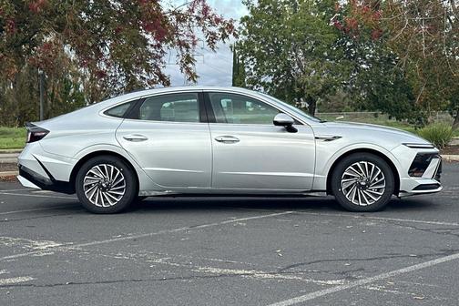Aero Silver 2026 Hyundai SONATA Hybrid SE