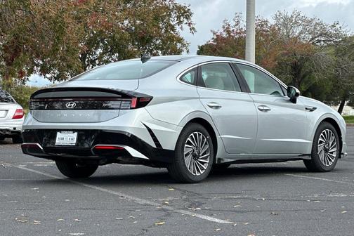 Aero Silver 2026 Hyundai SONATA Hybrid SE