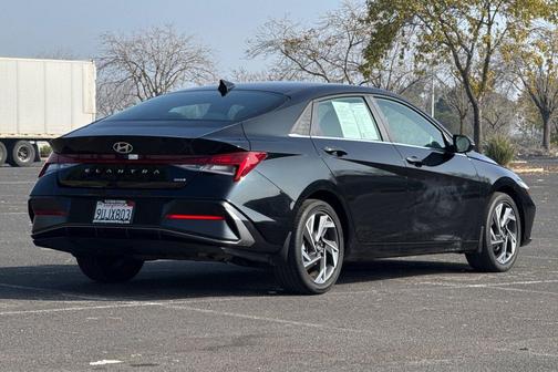 2025 Hyundai ELANTRA HEV Limited