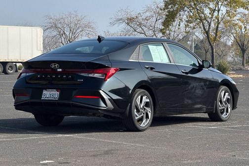 2025 Hyundai ELANTRA HEV Limited