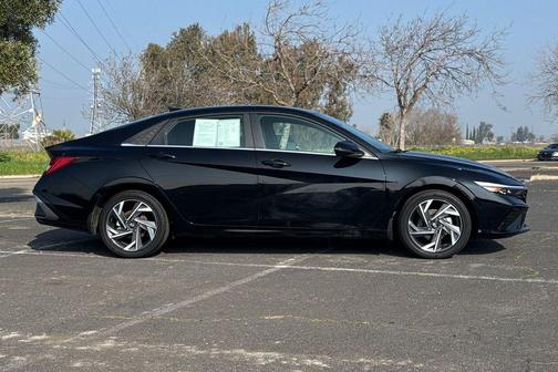 2025 Hyundai ELANTRA HEV Limited