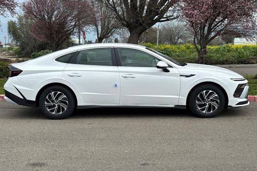 2026 Hyundai SONATA Hybrid Base