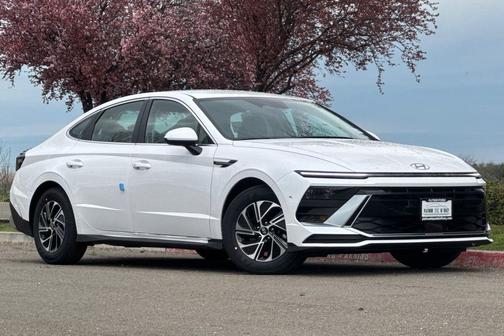 2026 Hyundai SONATA Hybrid Base