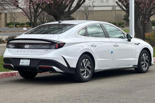 2026 Hyundai SONATA Hybrid Base