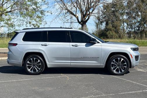 Silver Zynith 2022 Jeep Grand Cherokee L Overland