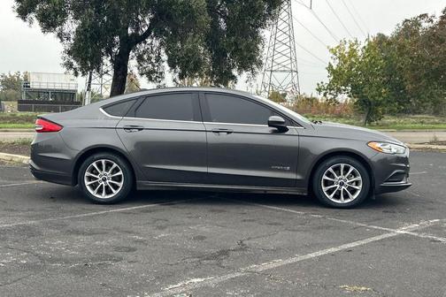 2017 Ford Fusion Hybrid SE