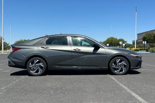 2025 Hyundai ELANTRA HEV SEL Sport
