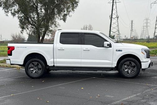 2024 Ford F-150 Lightning LARIAT