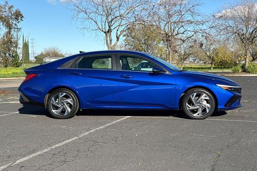 2025 Hyundai ELANTRA HEV Limited