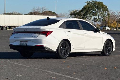 2023 Hyundai ELANTRA HEV Blue