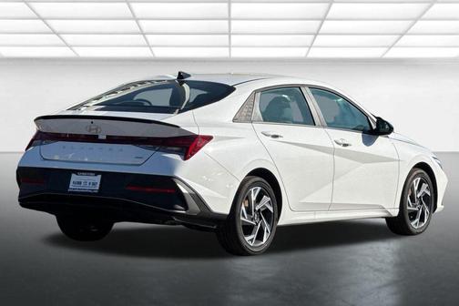 2025 Hyundai ELANTRA HEV SEL Sport