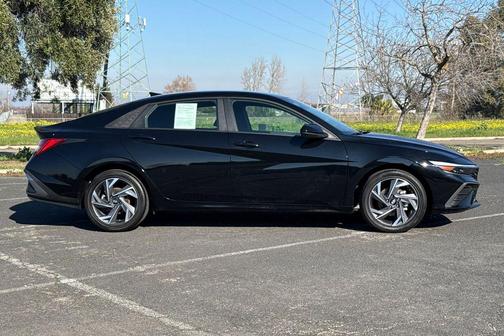 2025 Hyundai ELANTRA HEV SEL Sport