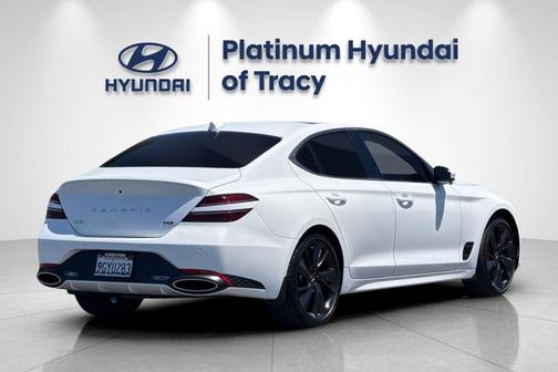 Uyuni White 2023 Genesis G70 3.3T RWD