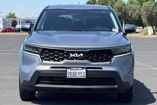 Everlasting Silver 2023 Kia Sorento LX