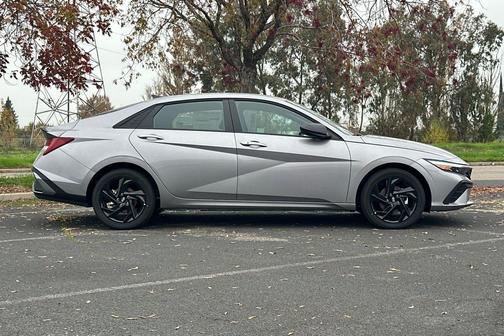 Fluid Metal 2026 Hyundai ELANTRA HEV SEL Sport
