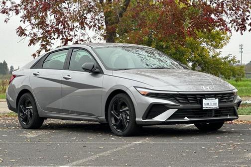 Fluid Metal 2026 Hyundai ELANTRA HEV SEL Sport