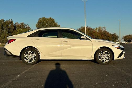 Serenity White Pearl 2026 Hyundai ELANTRA HEV Blue