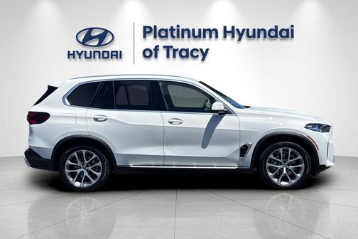 White 2025 BMW X5 xDrive40i