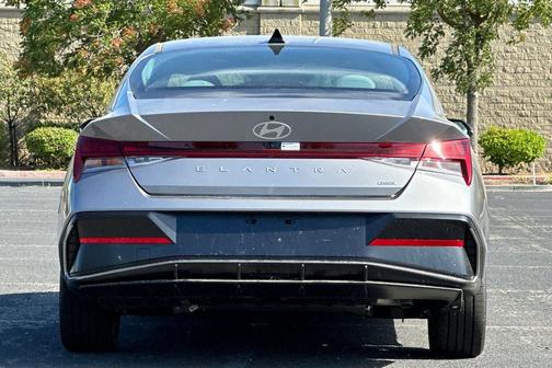 2025 Hyundai ELANTRA HEV Limited