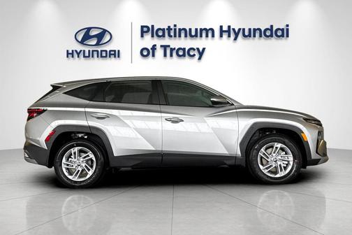 Shimmering Silver 2026 Hyundai TUCSON SE