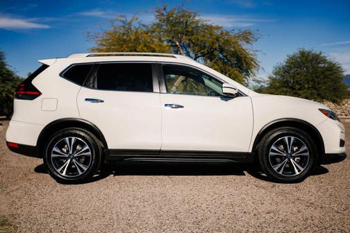 White 2020 Nissan Rogue SV