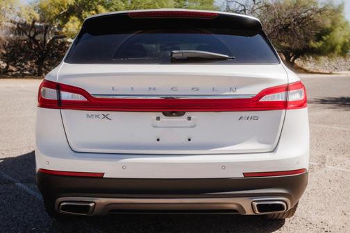 White 2018 Lincoln MKX Select