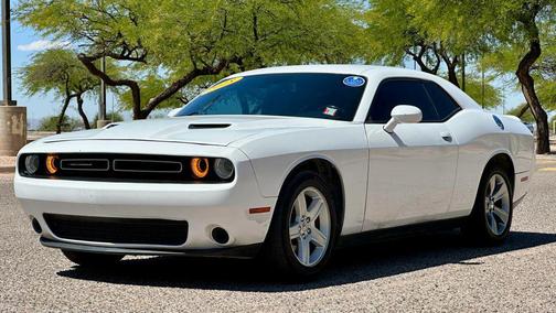 White 2018 Dodge Challenger SXT