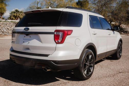 White 2018 Ford Explorer XLT