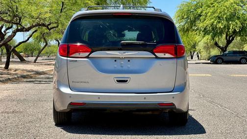 Billet Silver Metallic Clearcoat 2018 Chrysler Pacifica Touring-L