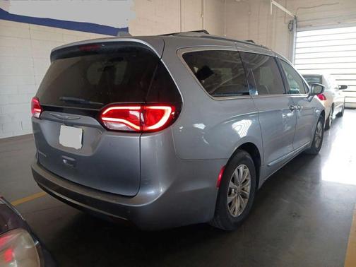 Silver 2018 Chrysler Pacifica Touring-L
