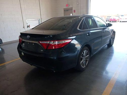Blue Crush Metallic 2016 Toyota Camry SE