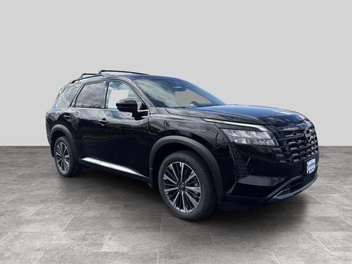 Super Black 2026 Nissan Pathfinder Platinum