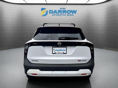 Aspen White/Super Black 2026 Nissan Kicks SR